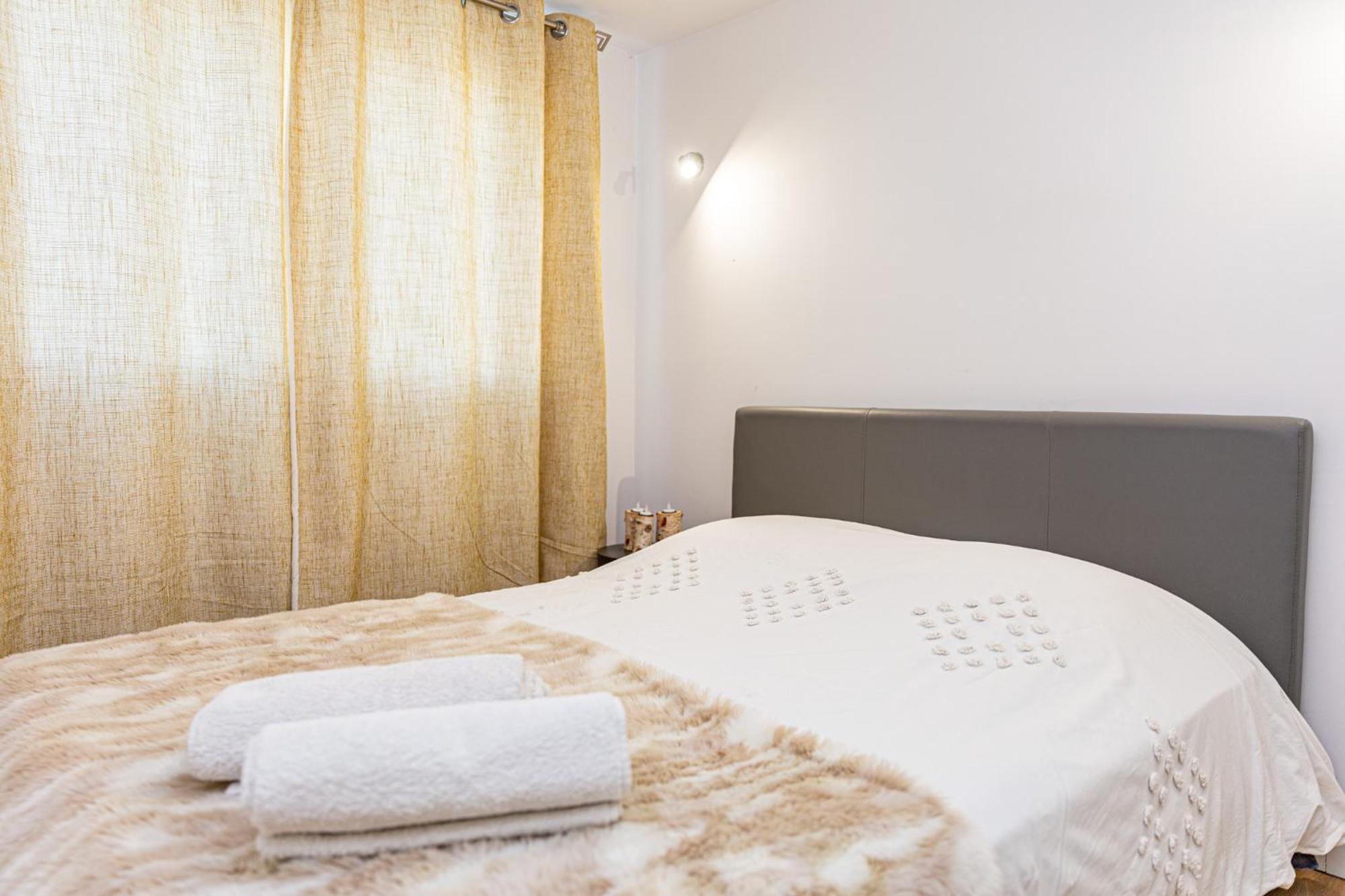 La Nuit Etoilee Apart otel Saint-Martin-de-Crau Dış mekan fotoğraf